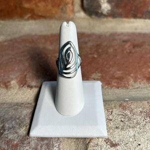 Silver Tone Modernist Ring Excellent Condition Size 6 1/4”